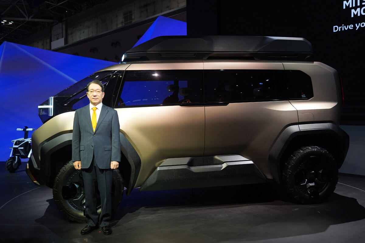 電動クロスオーバーMPV「MITSUBISHI D:X Concept」と加藤隆雄代表執行役社長