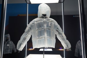 住友金属鉱山の“透明で発熱するジャケット”とは？ - Japan Mobility Show