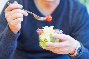 食事制限の寿命延長効果は加齢とともに弱まる？ - 理研と東大が共同発表