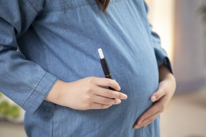 妊娠中の喫煙が子供の自閉症リスク要因となる可能性、信大がマウスで確認