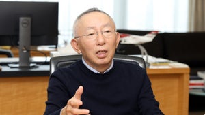 ファーストリテイリング会長兼社長・柳井正「人間とは何か？　生きるとは何か？　という本質的なことを勉強しない限り成果は出ない」