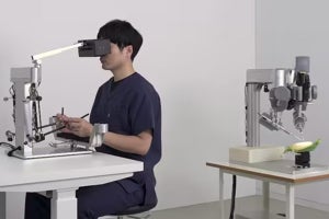 ソニー、手術器具の自動交換と精密操作が可能なマイクロサージャリー支援ロボットを開発