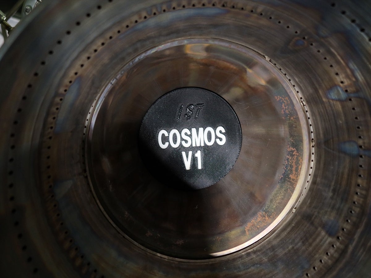 ノズルの奥には「COSMOS V1」とある