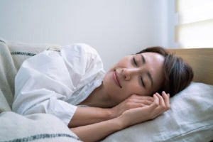 週平均6～7時間の睡眠が運動・食事指導による減量効果を最大化させる可能性、東京医科大などが報告