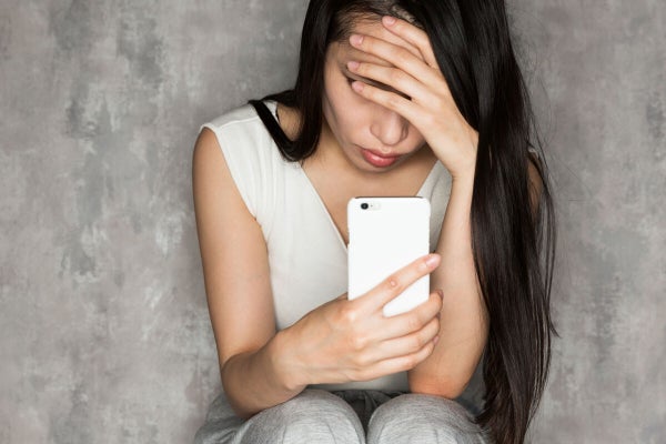 思春期のインターネットの不適切使用が精神病症状や抑うつリスクを高める、東大などが確認