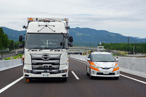 NEXCO中日本らが建設中の高速道路で自動運転のデモ、路車協調で安全支援 - 動画で紹介