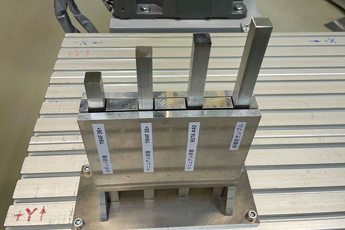 手作業で行う研磨よりもロボットで行う研磨の方が早く作業を終えられる