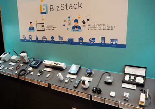 展示ブースには、BizStackで利用できるセンサーを数多く展示