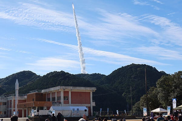 カイロスロケット2号機打上げ、和歌山・串本町を飛び立つ