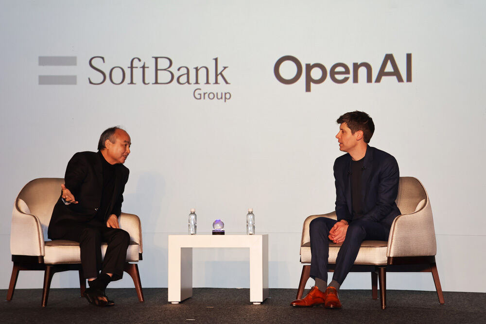ソフトバンクグループ 孫正義会長兼社長(左)、米OpenAI サムアルトマンCEO(右)
