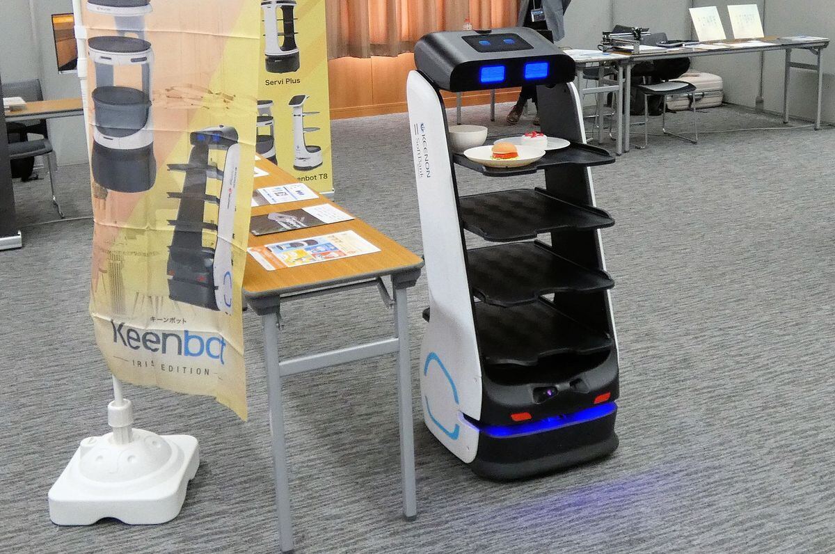 「Keenbot」の「Servi Plus」