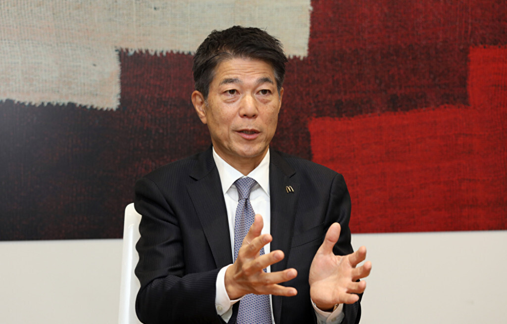 日本マクドナルドＨＤ社長・日色保の高付加価値戦略「ファストフードに"便利さ"を！」