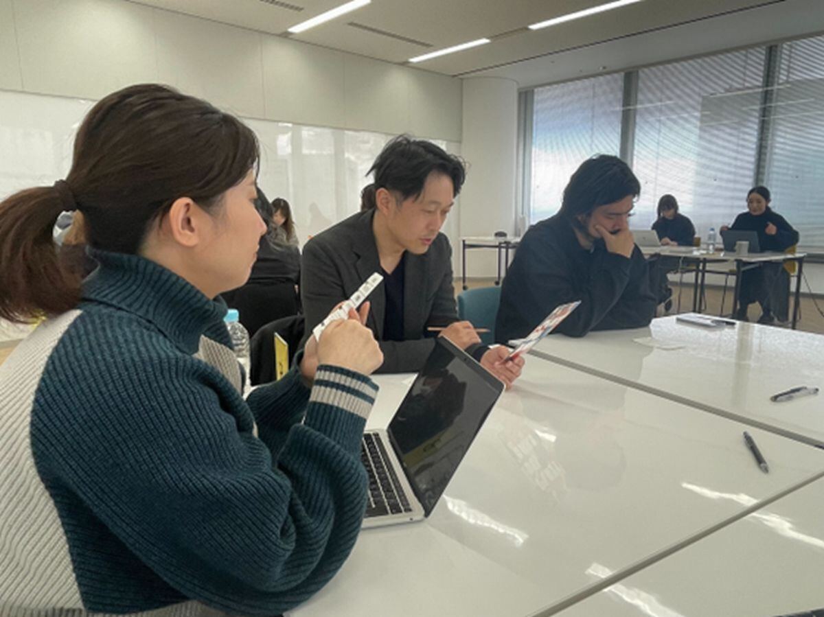 「PLAY DEI CARD(みんなの相談室)」のプレイの様子