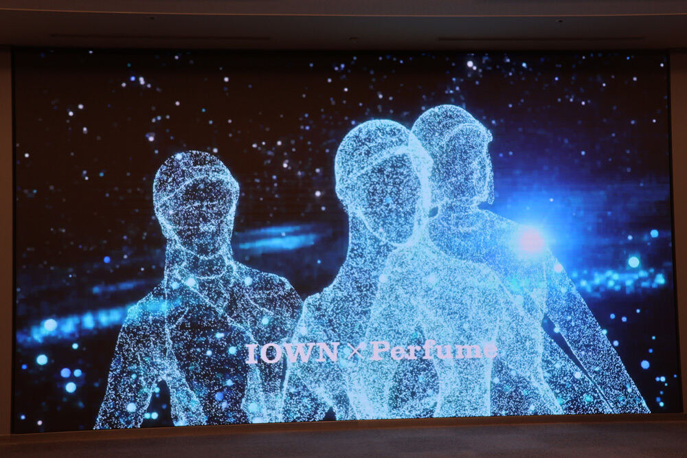 3人組ユニットPerfumeのパフォーマンスをリアルタイムでバーチャル再現