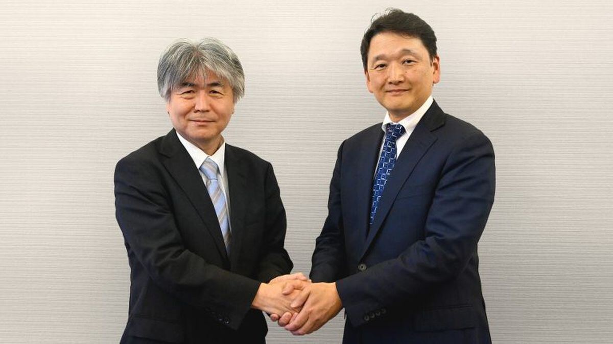 協業の際の様子　左からNECの山田氏とシスコの濱田氏