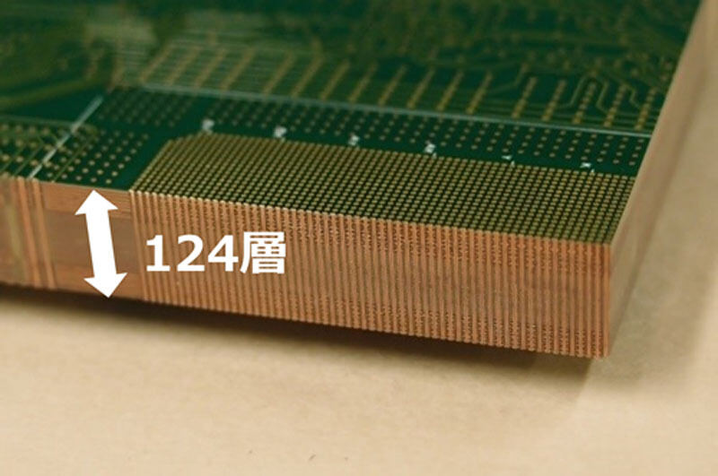 124層を実現したプリント基板の断面