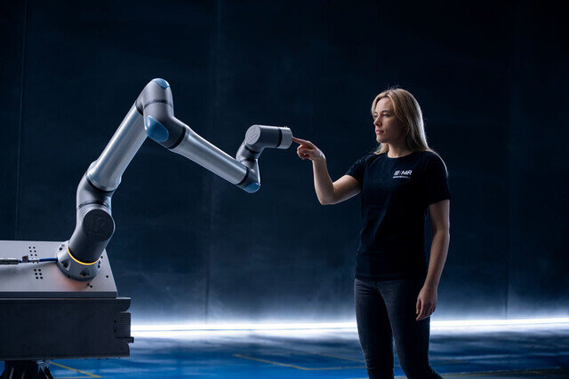 UR、最高速度5m/sで手先を動かせる可搬重量15kg対応の協働ロボット「UR15」を発表