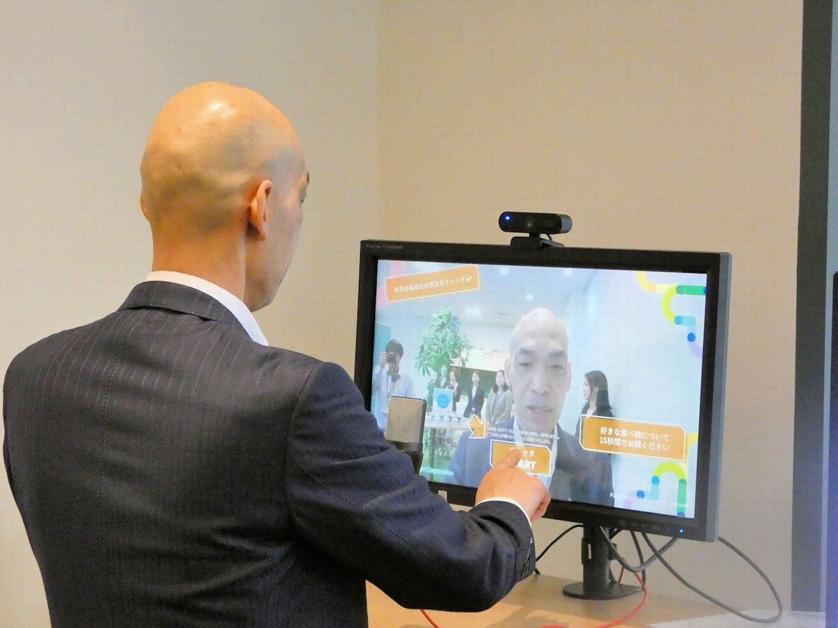 「tsuzumi」と次世代メディア処理AI「MediaGnosis」を活用した感情分析。好きな食べ物について15秒語り、さらに顔の表情や声のトーンなどによって、健康状態を7色で表示する。そして、その色に合わせた飲食メニューのおすすめを表示する