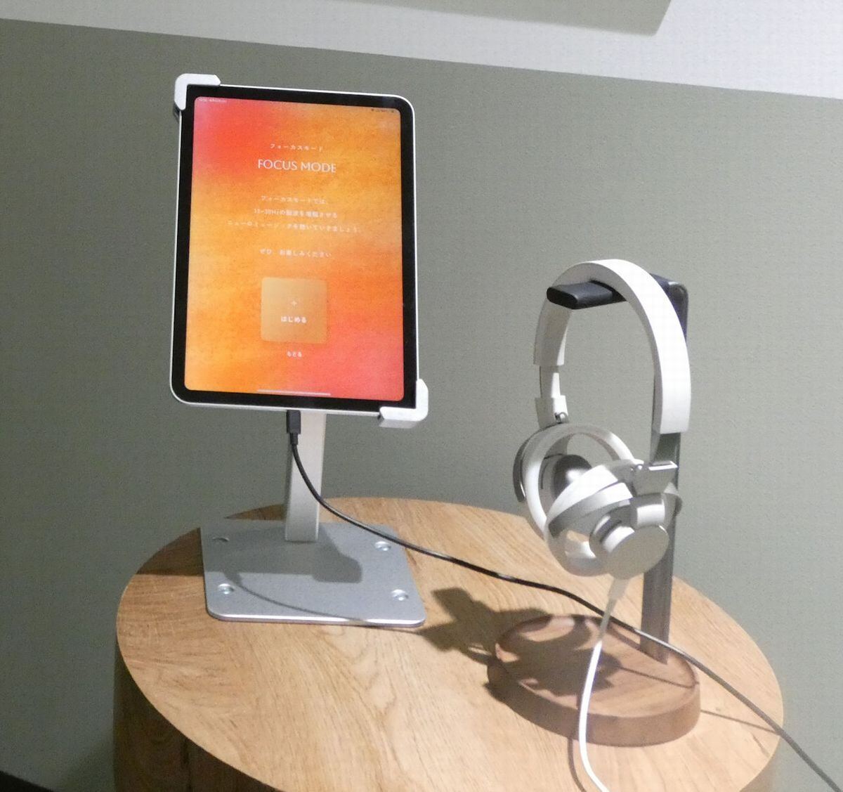 オープンイヤー型 オーバーヘッド 耳スピーカ nwmとコラボした脳波サウンド。脳を覚醒させるフォーカスモードと脳をリラックスさせるリラックスモードの音楽を聴ける