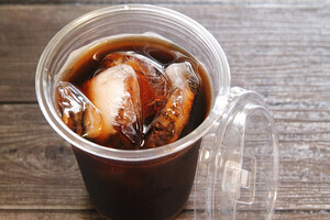 コンビニ各社がコーヒーを値上げ　実質賃金は5カ月連続マイナス