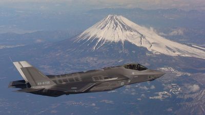 三沢基地に向かう日本のF-35　写真：The F-35 Lightning II Program