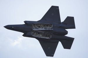航空機の技術とメカニズムの裏側 第197回 日本も採用、ステルス戦闘機「F-35B」に迫る(9)F-35開発の苦難を考える