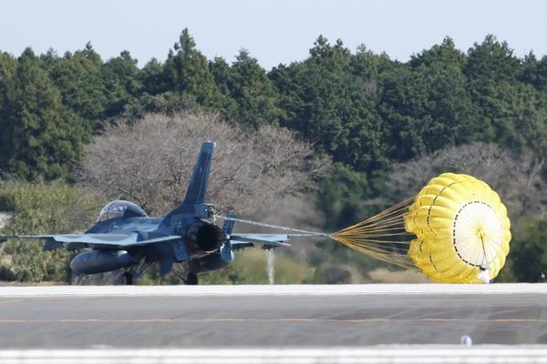 最新 F-2戦闘機 ドラッグシュート 廃棄スリング