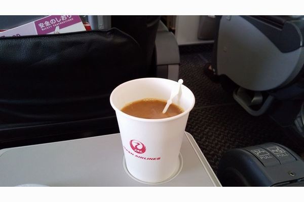 航空機の技術とメカニズムの裏側 第337回 余談：航空機内でホットコーヒーを出すのは難しい