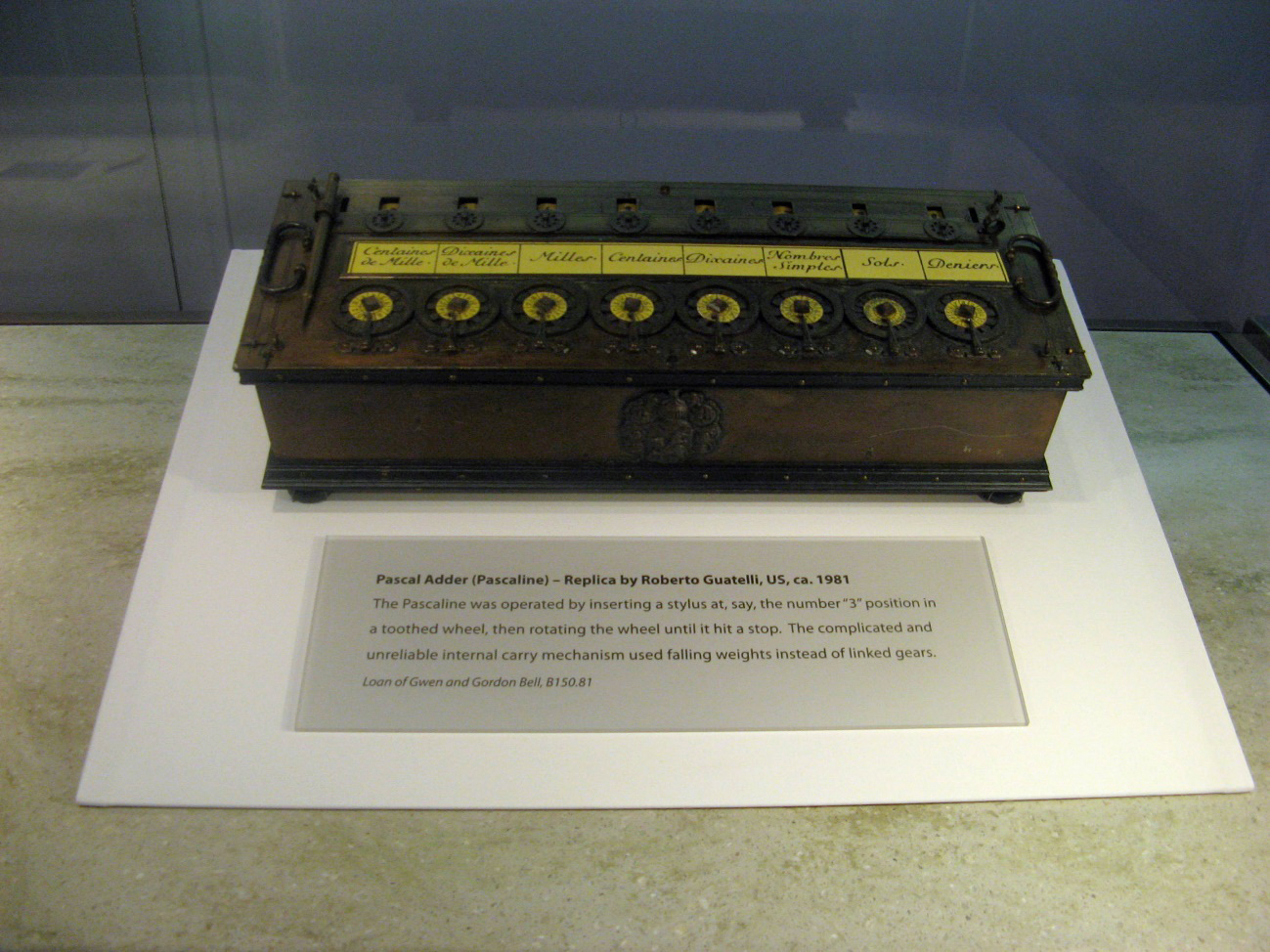 Computer History Museumに展示されているPascalineのレプリカ