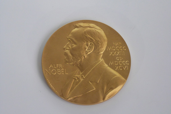 どこでもサイエンス 第165回 磁石はノーベル賞の夢を見るか？