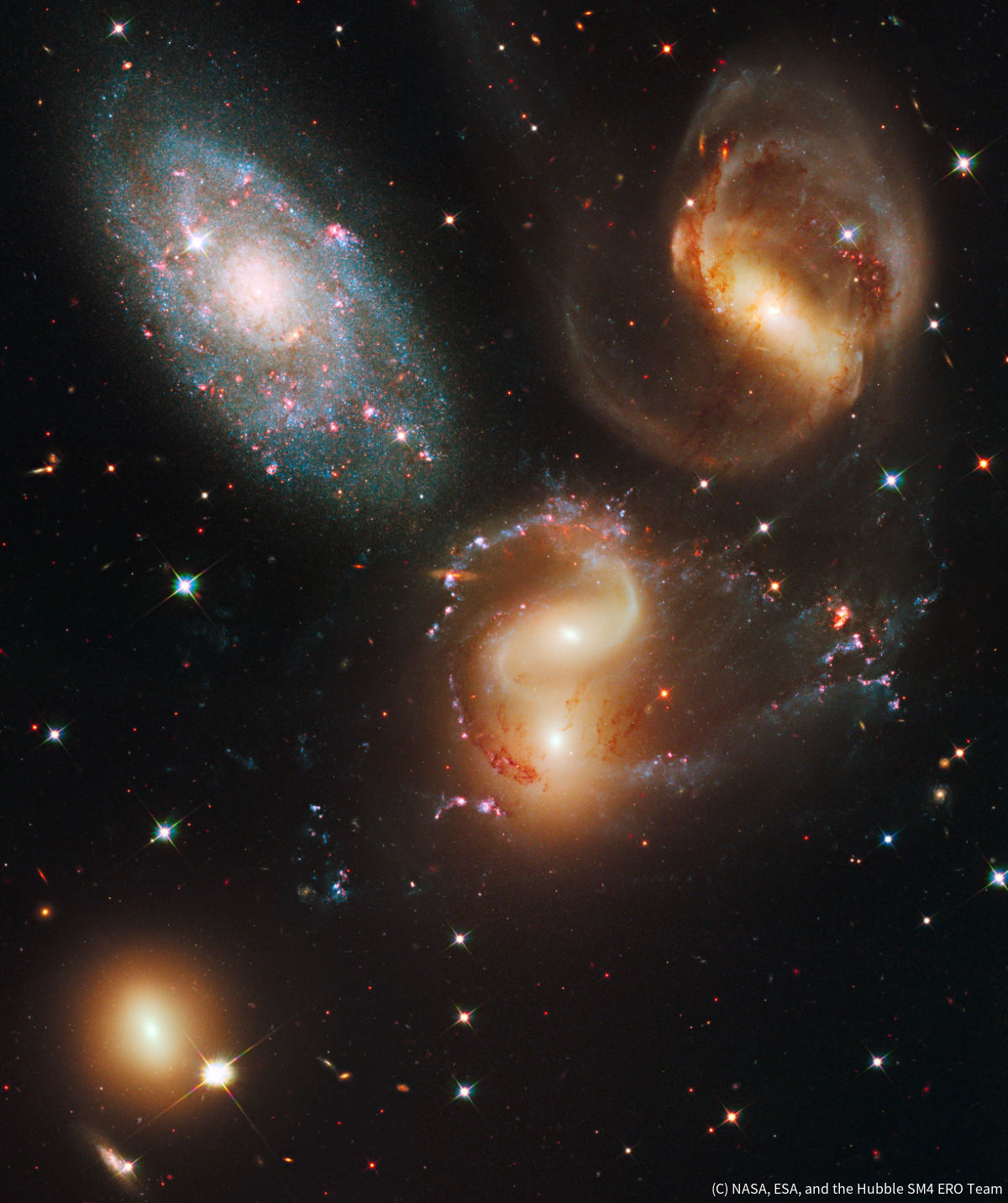 ハッブル宇宙望遠鏡が2009年に撮影したステファンの五つ子