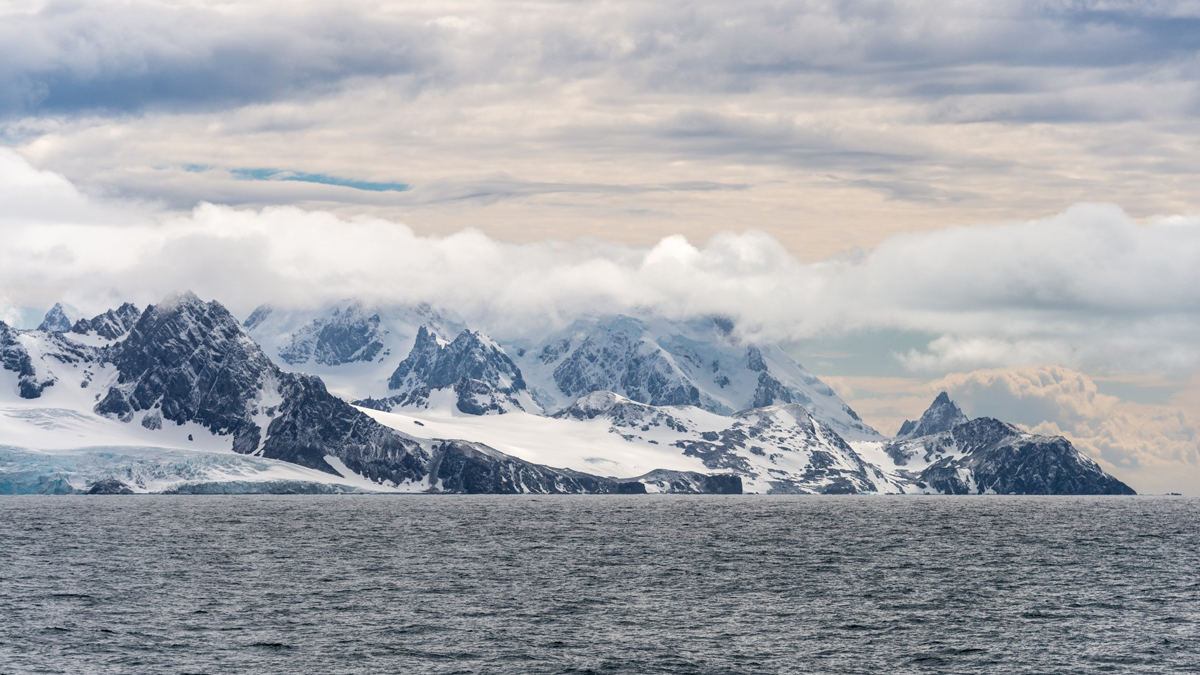 南極大陸の氷河が形成された時期について、新たな発見が発表された。その調査には人工衛星が活用されたという