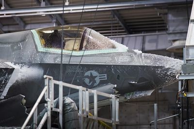 飛ばすだけがテストではない。低温あるいは高温環境下で、機体が問題なく機能するかどうかをテストするプロセスもある 写真 : USAF