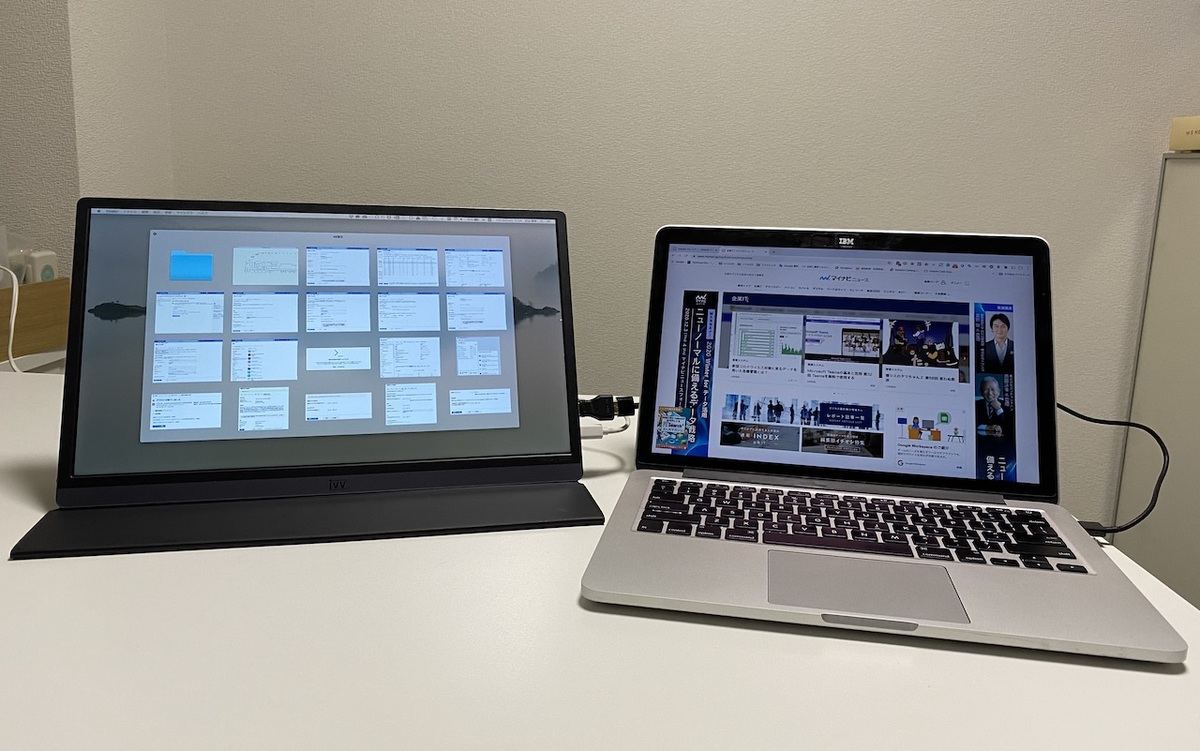 15.6インチの4Kディスプレイ。PC本体（13インチMacBook Pro）よりも大きく、重さも850gほどあるので持ち運ぶには不向き