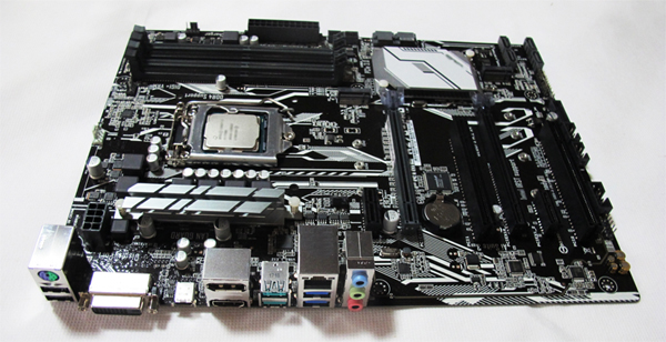 マザーボード