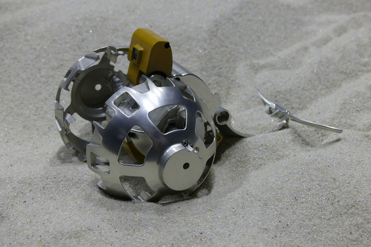SORA-Q月へ行く 第1回 JAXAの月面環境で実力を徹底検証！　直径8cmの超小型ローバーは坂も登れる？
