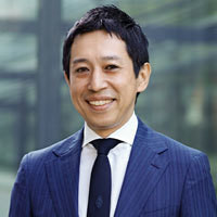 越川 慎司氏