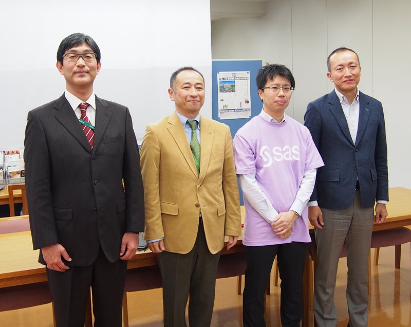 左から玉川学園の伊部氏、中西氏、SAS Institute Japanの竹村氏、小林氏