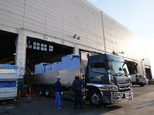 運び込まれるUPS
