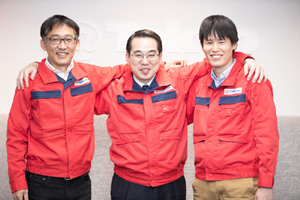 権藤グループマネージャー、伊藤理事、稲葉課長　(左から、並び順)
