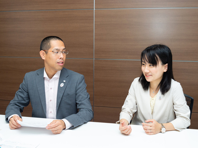 植松 智和氏、中村 菜摘氏のインタビュー風景