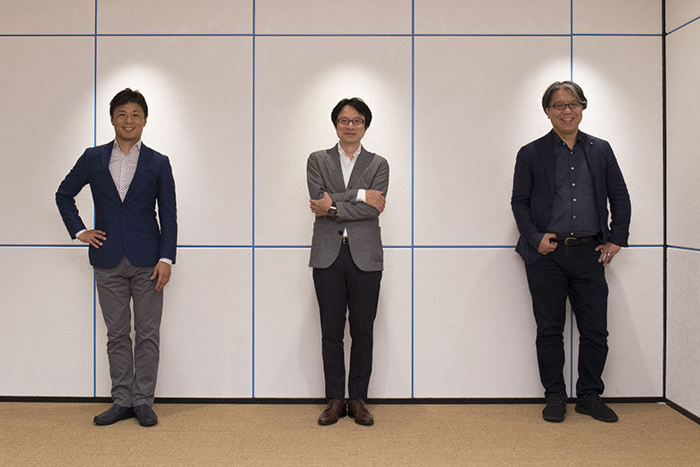 左からSnowflake 東條 英俊 氏、NTTデータ 谷中 一勝 氏、Tableau 佐藤 豊 氏