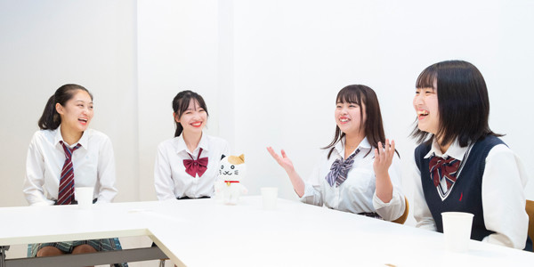 4人