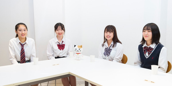 4人