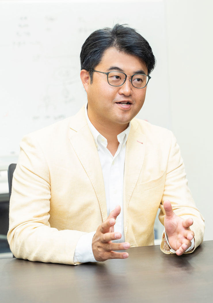 SALES ROBOTICS株式会社の代表取締役社長CEO 内山 雄輝 氏　インタビュー画像