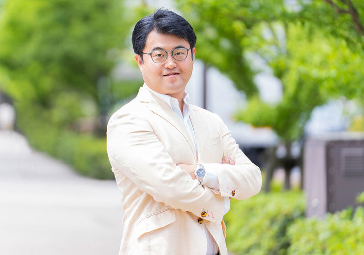 SALES ROBOTICS株式会社の代表取締役社長CEO 内山 雄輝 氏　全体画像2