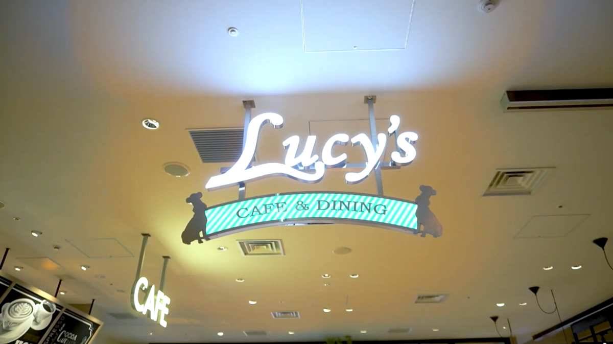 日本ビジネスシステムズのダイニングカフェ「Lucy's」で話を聞いた