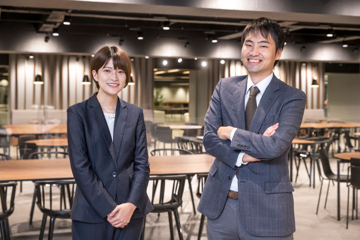 日本マイクロソフト パブリックセクター事業本部  文教営業統括本部 カスタマーサクセスマネージャー 栗原 太郎氏、NEC プラットフォームソリューション事業部 スマートデバイス事業統括グループ  スマートデバイス・GIGAスクール営業推進グループ 野村 裕香氏の集合写真