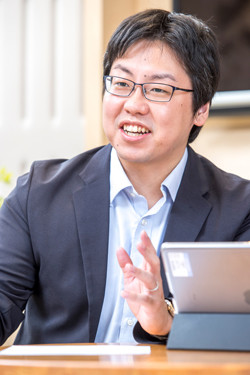 株式会社NTTデータ 浜口 航 氏