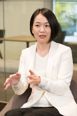 株式会社NTTデータ　コンサルティング＆ソリューション事業本部　コンサルティング事業部　ビジネスコンサルティング統括部　課長　角田仁美氏